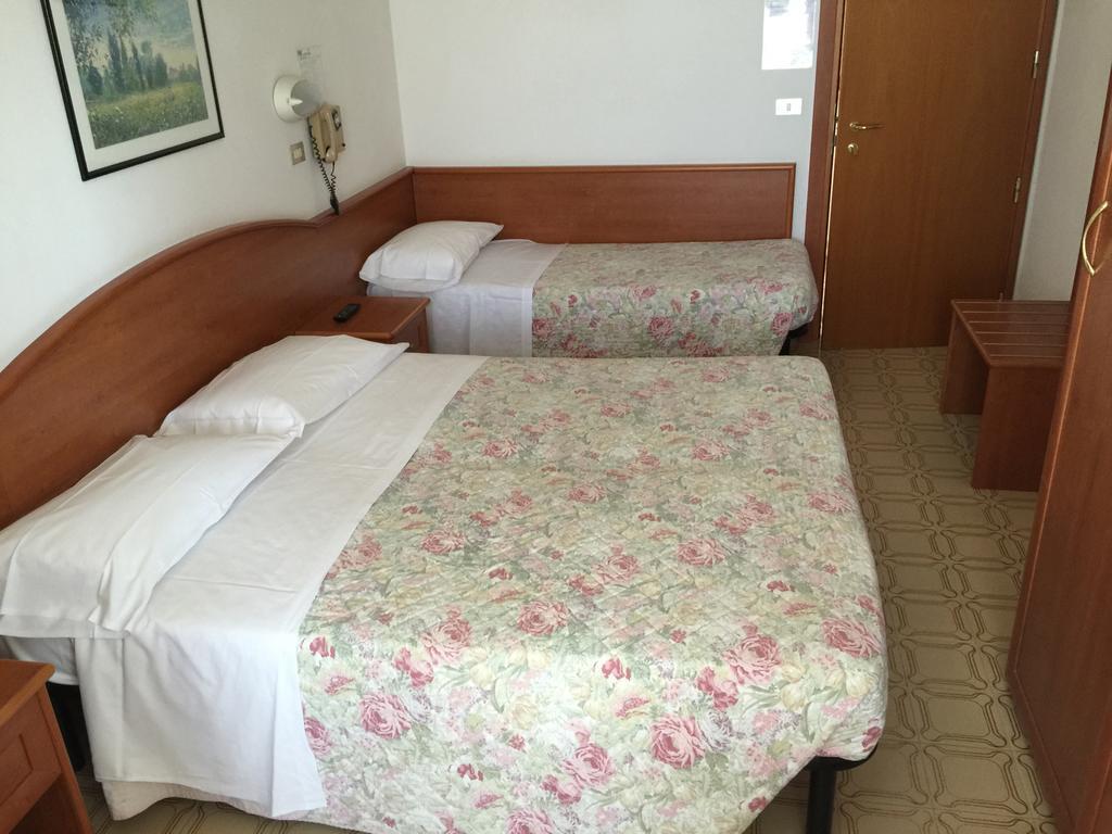 Hotel Villa Verde San Mauro Mare Esterno foto